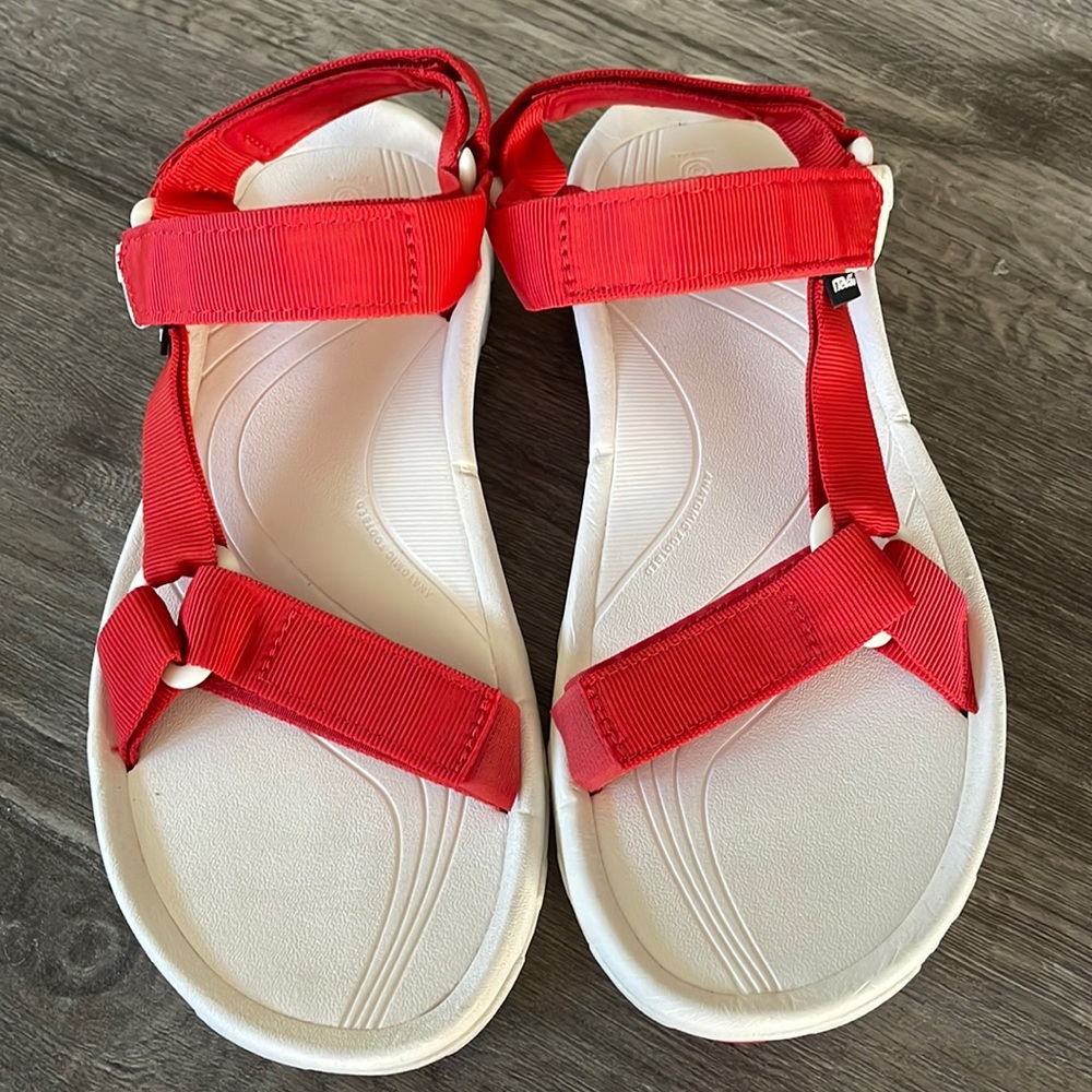 NEW Mens TEVA HURRICANE XLT Red/White US Size 9 WATER STRAP SANDALS